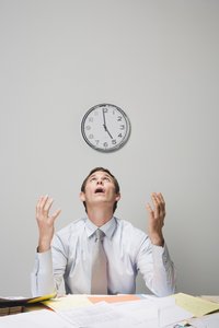 手机屏幕户外可视性提升方案：高亮度加防反光